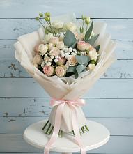 Букет цветов из:  Розы и Лизиантусы в Новый Городок