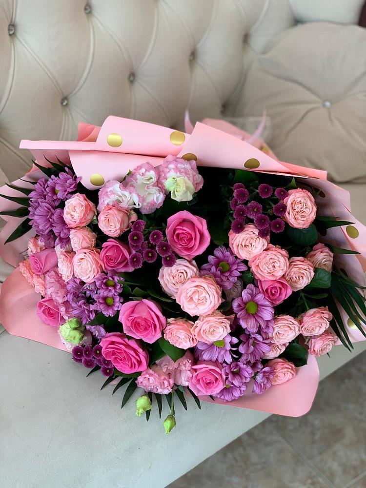 Букет цветов из: Хризантемы, Розы и Лизиантусы в Новый Городок