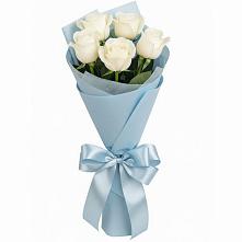 Букет 5 Белых роз Проуд в Новый Городок