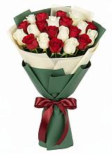 Букет Микс из красных и белых роз в Новый Городок