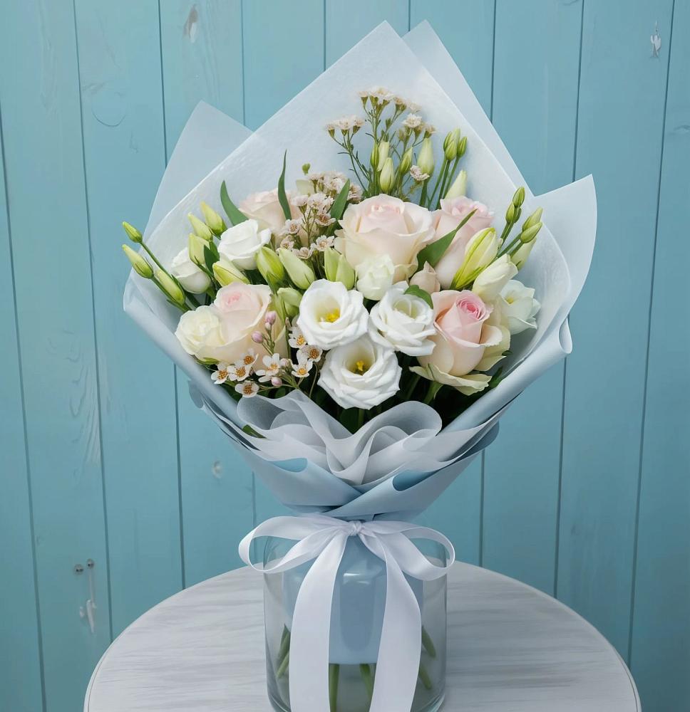 Букет цветов из: Розы и Лизиантусы в Новый Городок