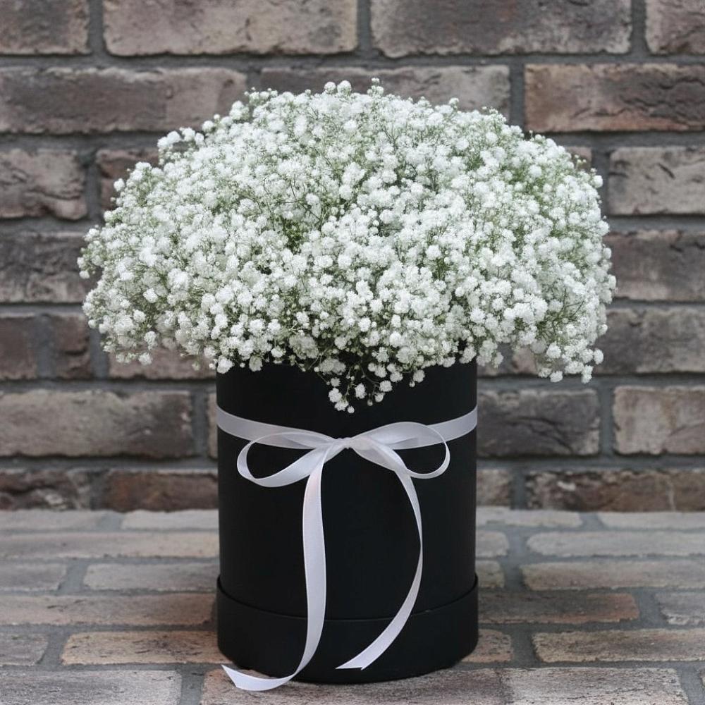 Цветочная композиция из Гипсофила в шляпной коробке в Новый Городок