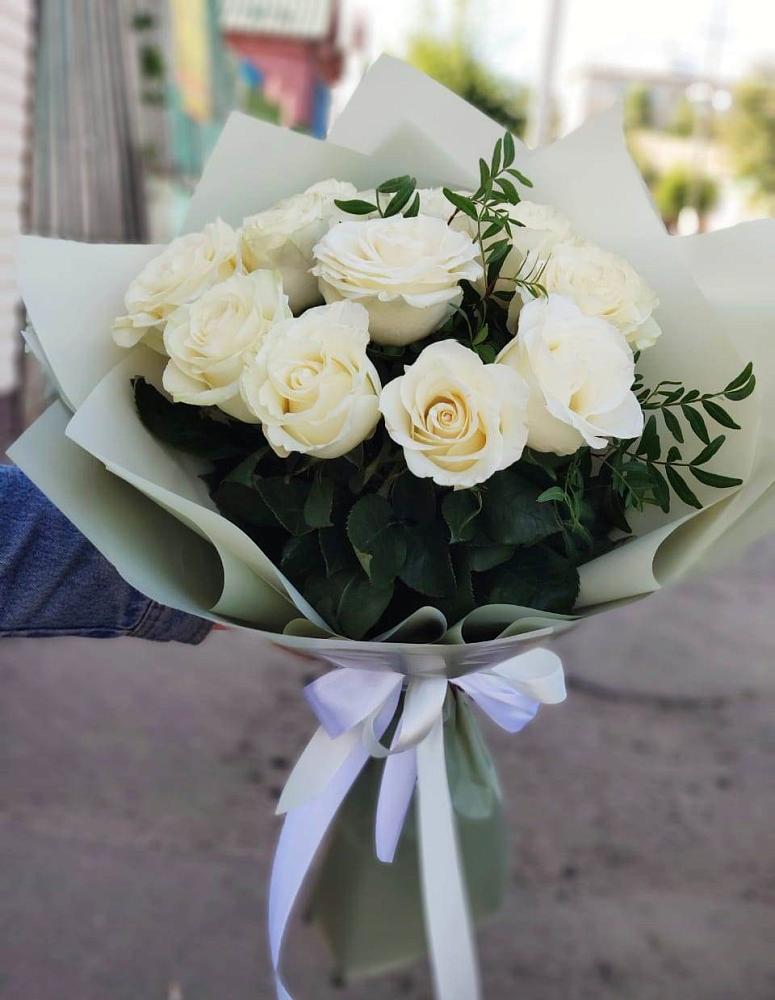 Букет Белые розы Проуд в Новый Городок