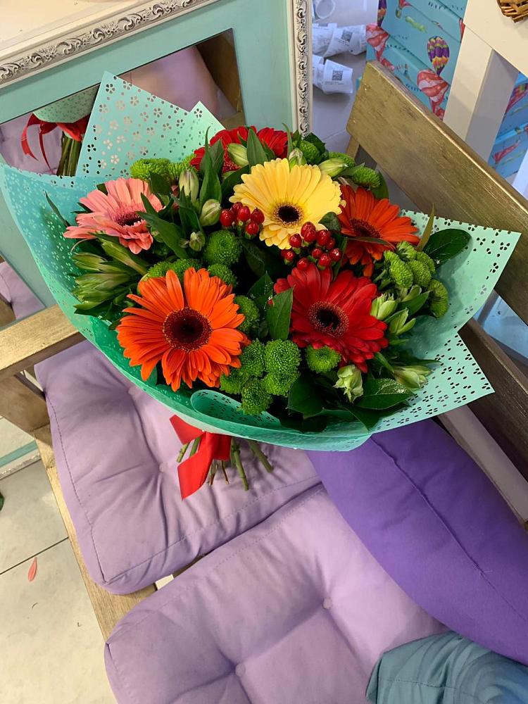 Букет цветов из: Герберы, Хризантемы и Альстромерии в Новый Городок