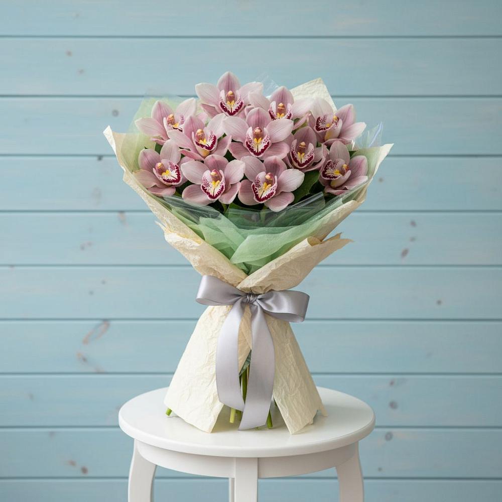 Букет цветов из: Орхидеи и Розы в Новый Городок