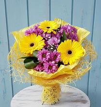 Букет цветов из:  Хризантемы и Герберы в Новый Городок