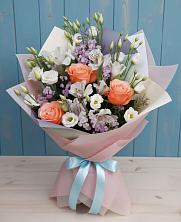 Букет цветов из:  Лизиантусы, Розы, Альстромерии и Гипсофила в Новый Городок