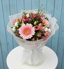 Букет цветов из:  Герберы, Альстромерии и Лизиантусы в Новый Городок
