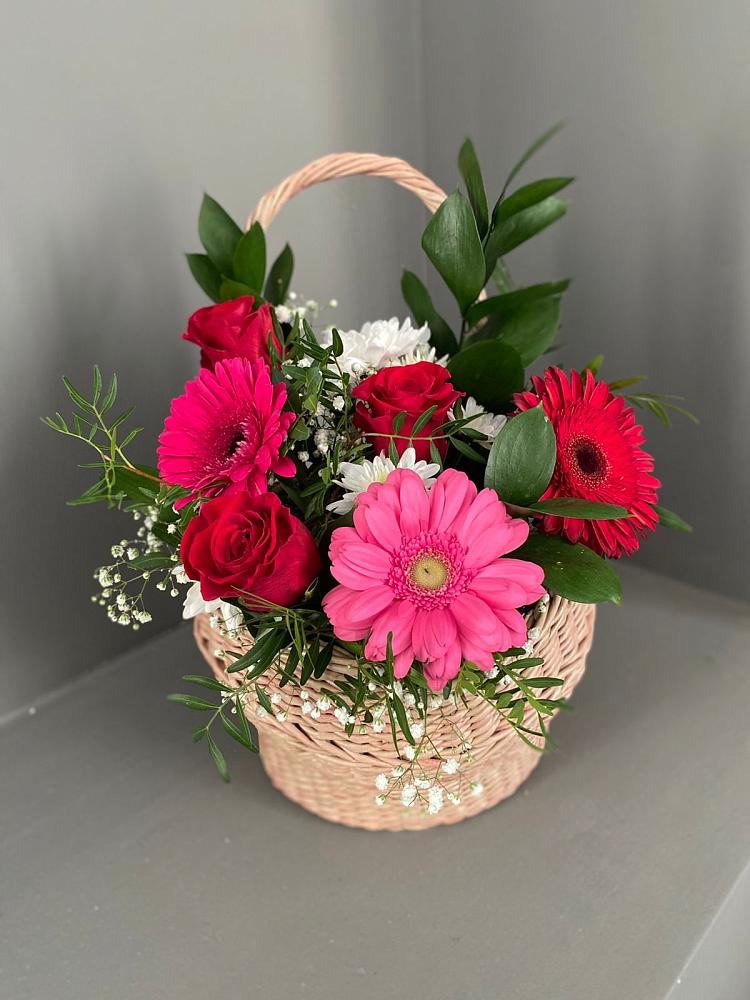 Цветочная композиция из Розы, Хризантемы и Герберы в корзине в Новый Городок