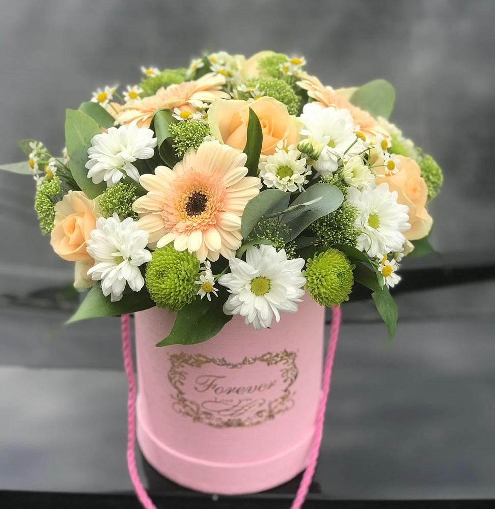 Цветочная композиция из Розы, Герберы и Хризантемы в шляпной коробке в Новый Городок