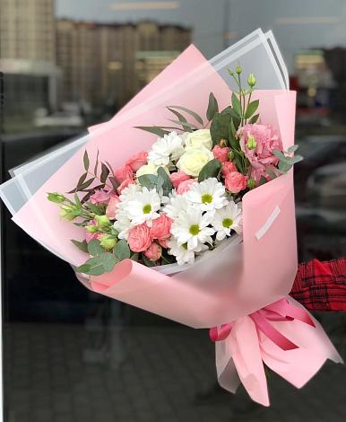 Букет цветов из: Розы, Лизиантусы и Хризантемы в Новый Городок